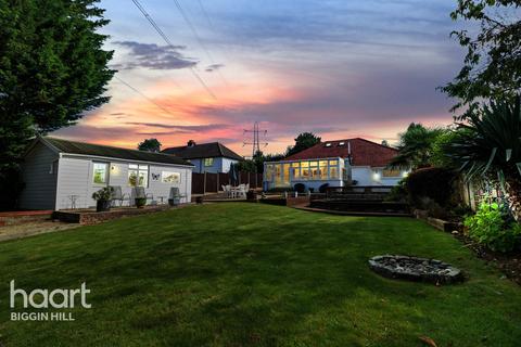 46 Leaves Green Road, Keston, BR2 6DQ