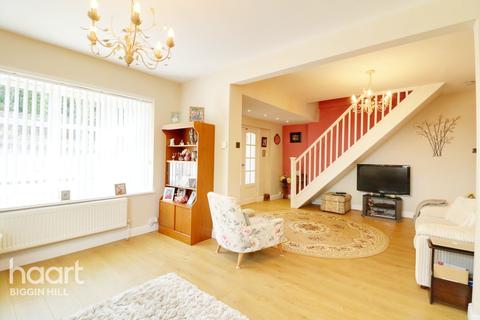46 Leaves Green Road, Keston, BR2 6DQ