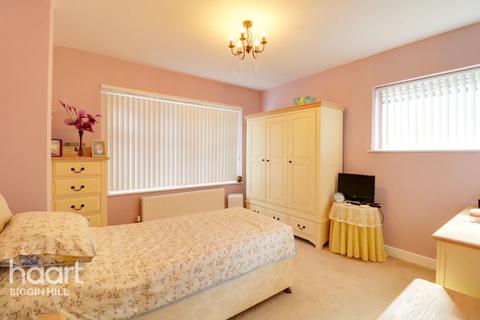 46 Leaves Green Road, Keston, BR2 6DQ