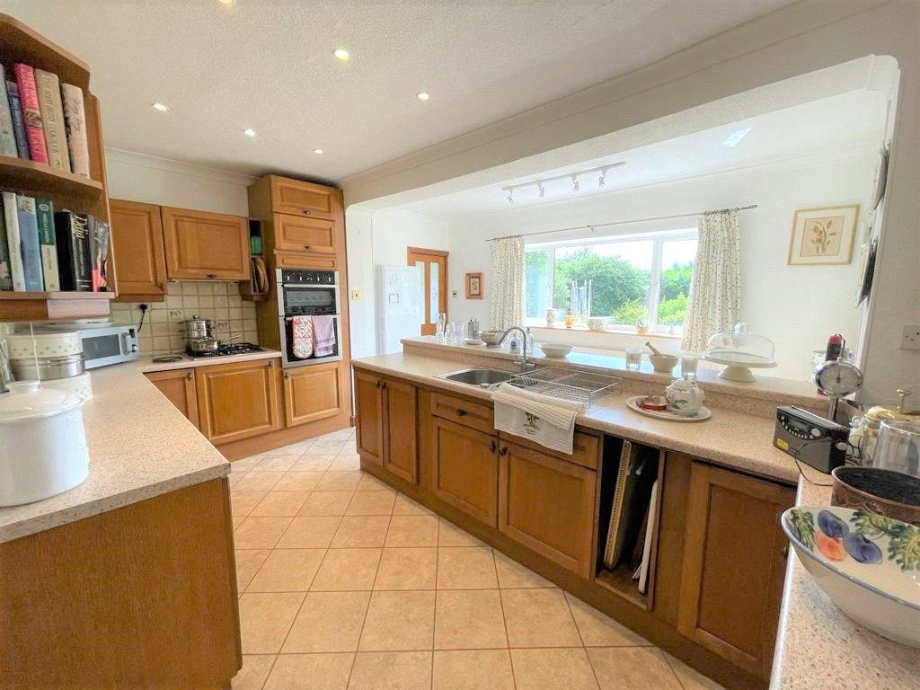 Broadway Close, Fladbury, Pershore, WR10 4 bed detached house £525,000