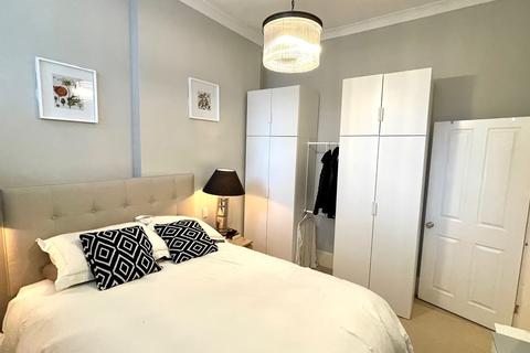 1 bedroom flat to rent, Vereker Road, W14