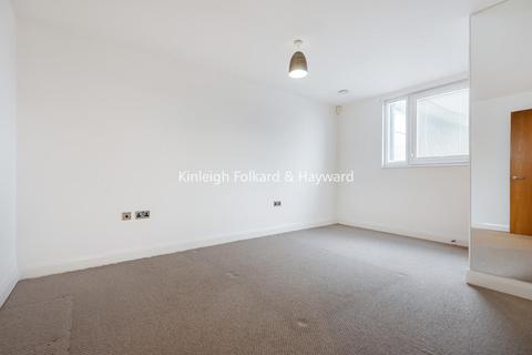 22 Cowdrey Mews, London, SE6 3AP