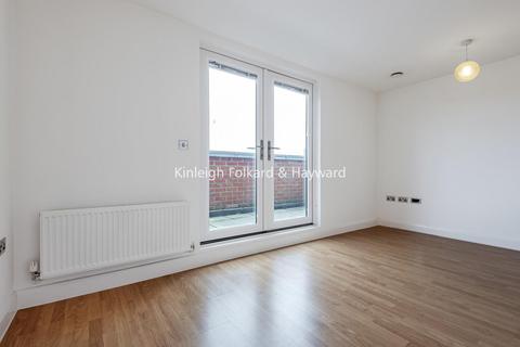22 Cowdrey Mews, London, SE6 3AP