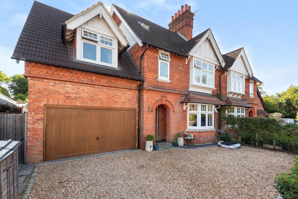 Bridge Road, Cranleigh, GU6 5 bed semidetached house £1,295,000