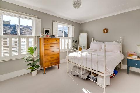 72 Orbain Road, London, SW6 7JY