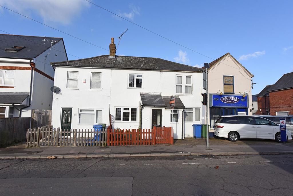 Queens Road, Farnborough, GU14 3 bed terraced house £280,000
