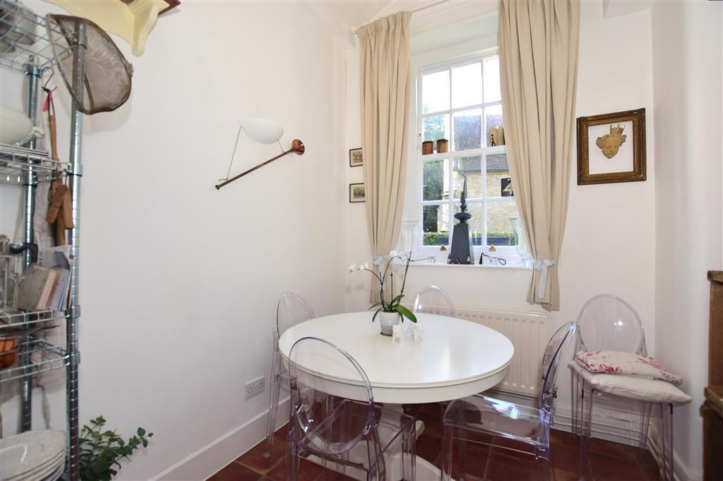 Kitchen/ Breakfast Room