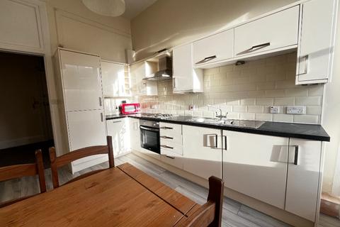 2 bedroom flat to rent, Lauriston Place, Edinburgh, EH3