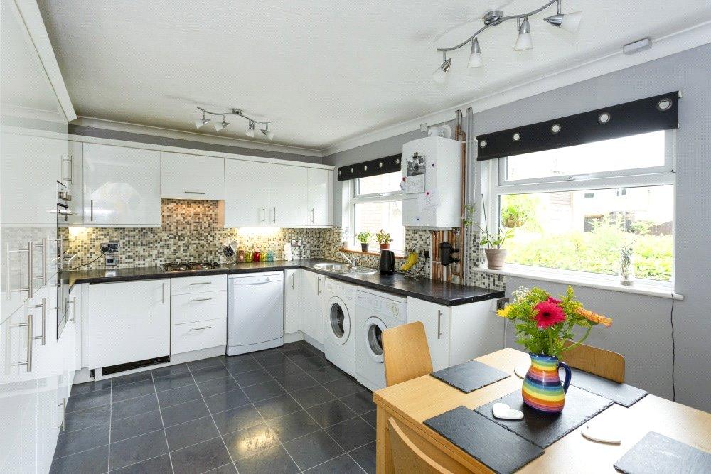 134 Torquay Crescent, Stevenage, SG1 3 bed terraced house £300,000