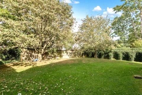 15 Alexander Close, Barnet, EN4 9PW
