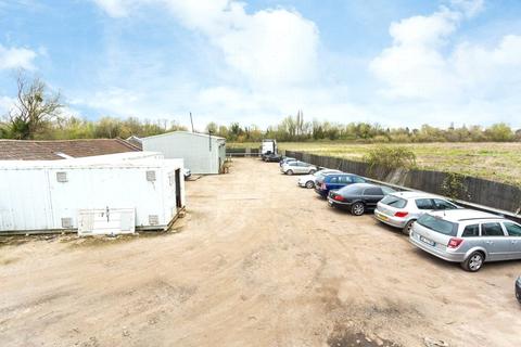Office to rent - Sycamore Farm, Chertsey Lane, Staines, TW18