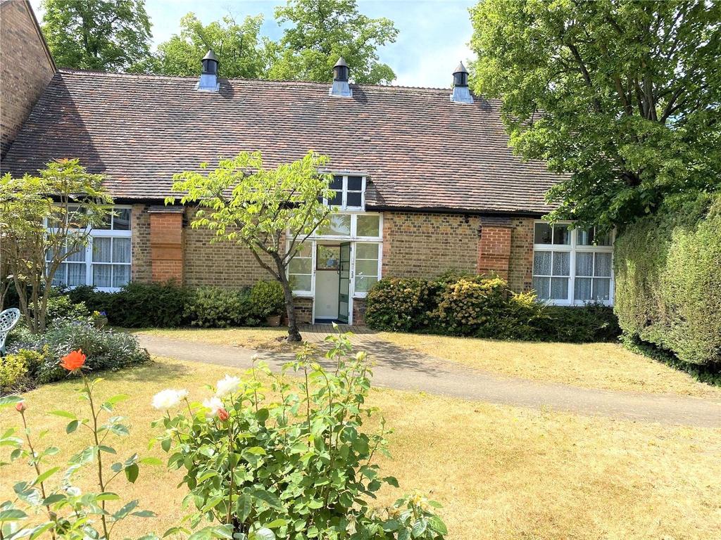 Hertswood Court, Hillside Gardens, EN5 1 bed £
