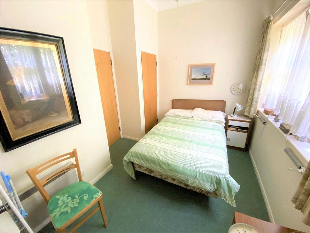 Hertswood Court, Hillside Gardens, EN5 1 bed £