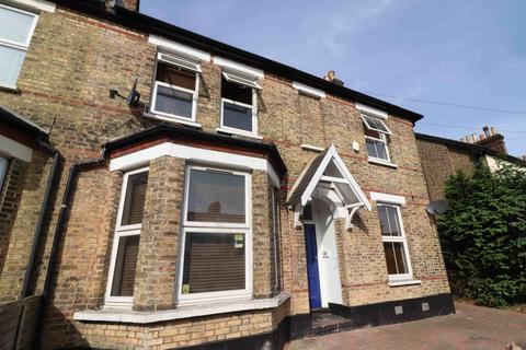 2 bedroom flat to rent, Selby Road, London