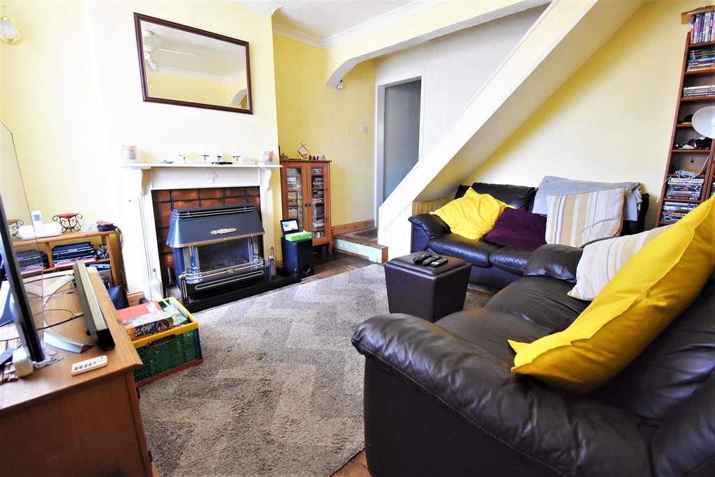 Heath Road, Orsett Heath 2 bed cottage £265,000