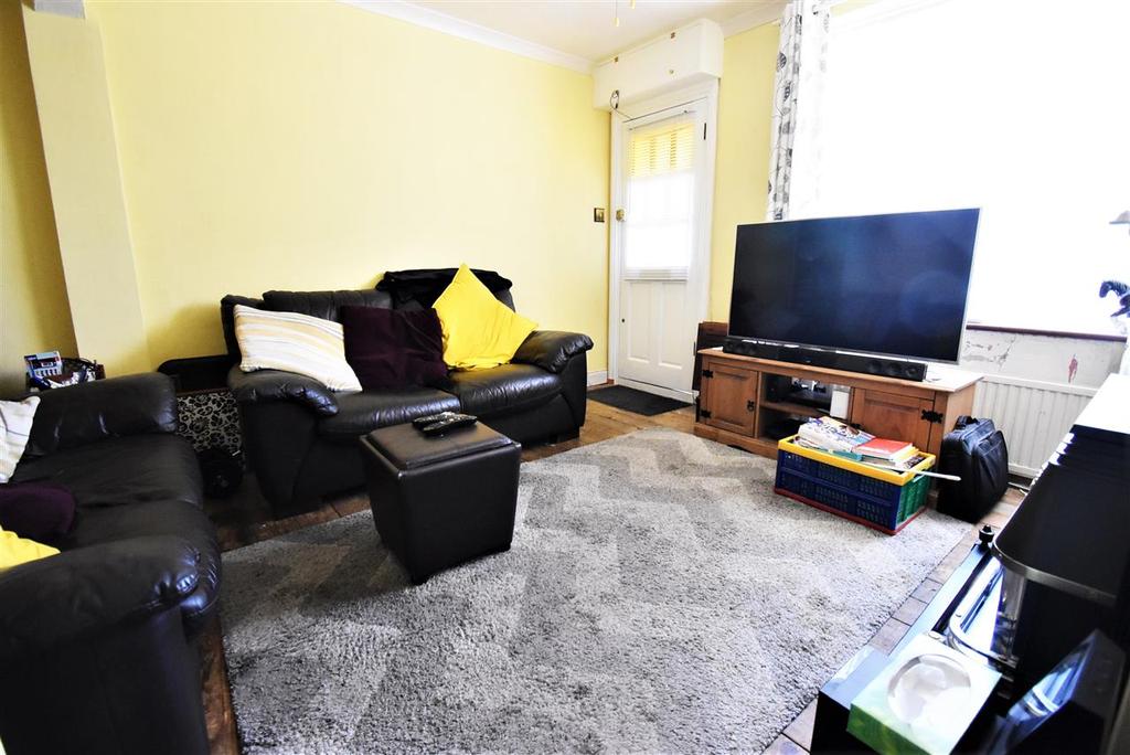 Heath Road, Orsett Heath 2 bed cottage £265,000