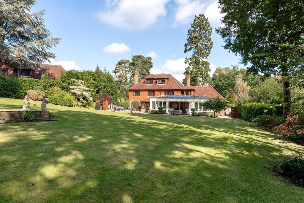 Chaworth Close, Ottershaw, KT16 5 bed detached house £2,400,000