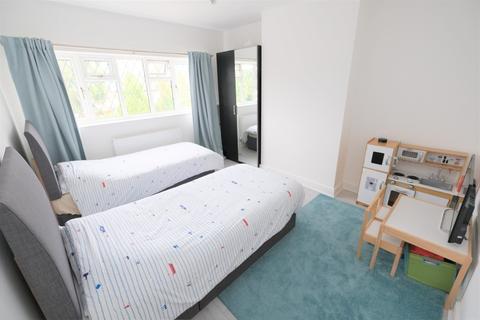 87 Windsor Drive, Orpington, BR6 6HE