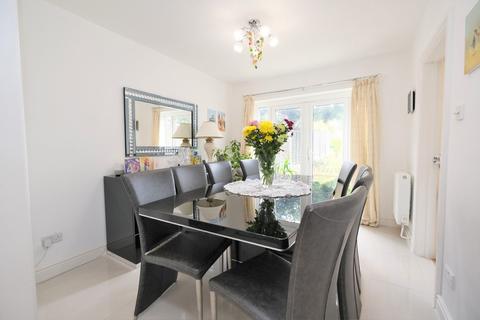 87 Windsor Drive, Orpington, BR6 6HE