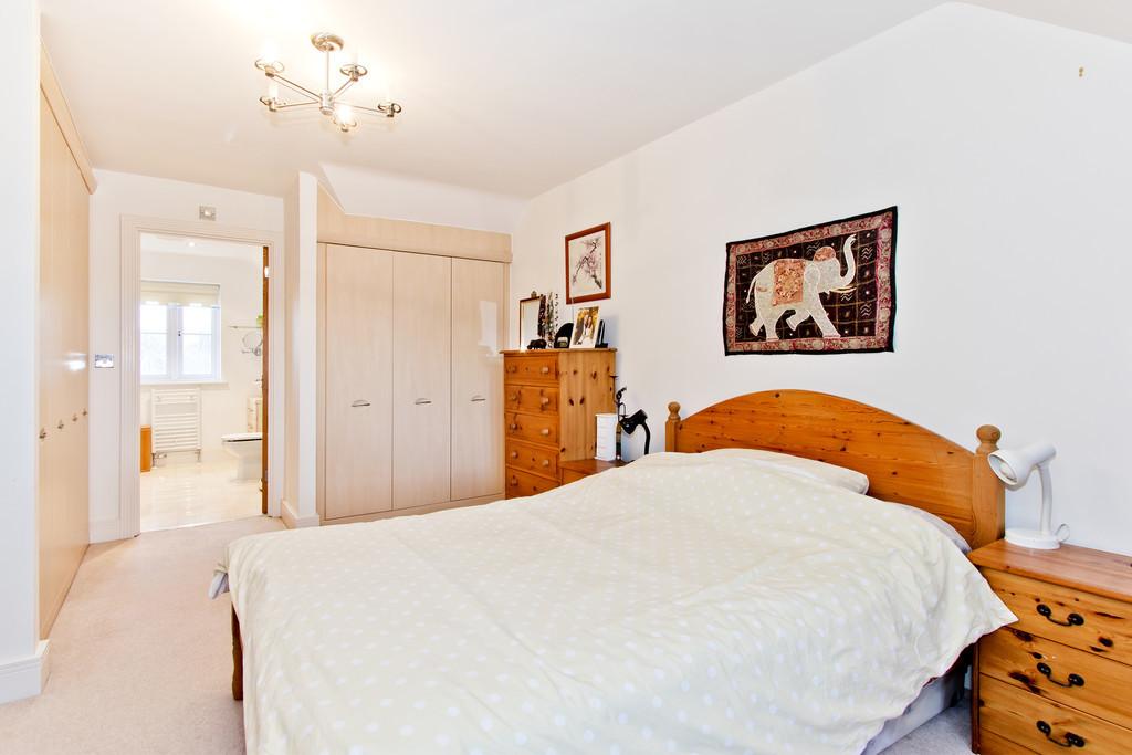 Watson Way, Crowborough 4 bed semidetached house £1,350 pcm (£312 pw)