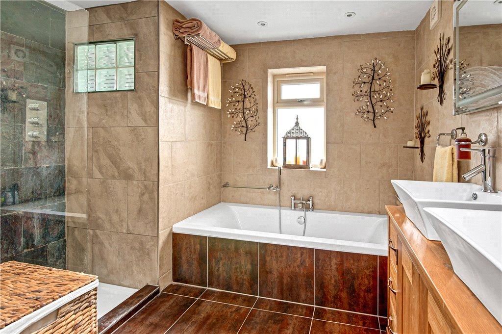 En-Suite Bathroom