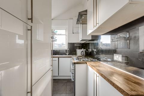 3 bedroom maisonette to rent, Wix's Lane, London