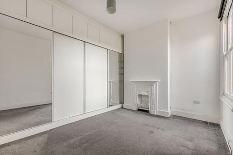 3 bedroom maisonette to rent, Wix's Lane, London