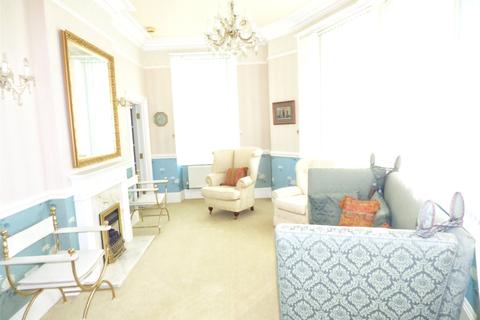 2 bedroom apartment for sale - Greenroyd Close, Skircoat Green, HALIFAX, West Yorkshire, HX3