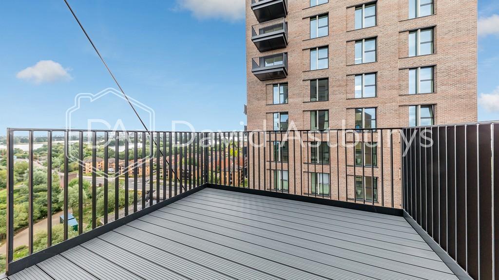 Windlass Apartments, Ferry Lane... 3 bed apartment £2,995 pcm (£691 pw)