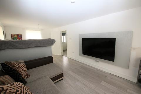 14 Algar Close, Dunmow, CM6 4AF