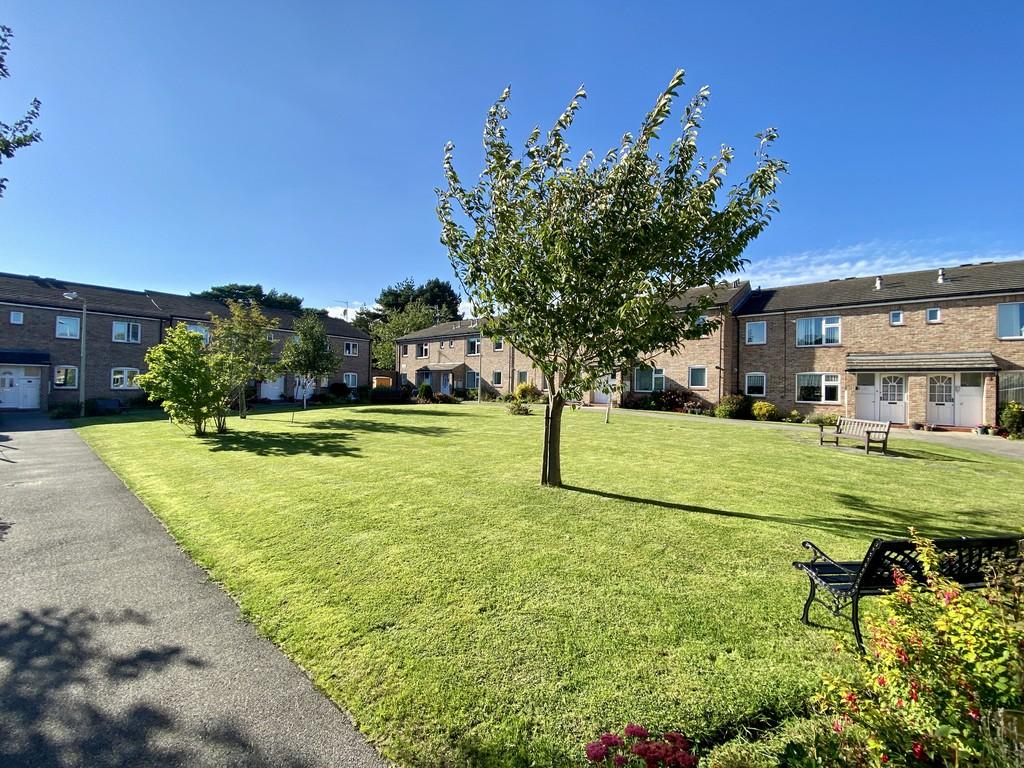 Danes Dyke, Scarborough 2 bed flat £90,000