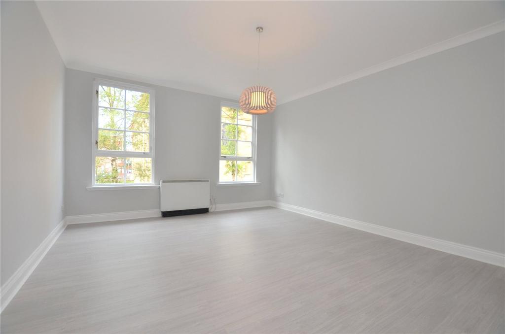 St Andrews Square, Glasgow, G1 5PQ 2 bed flat £190,000