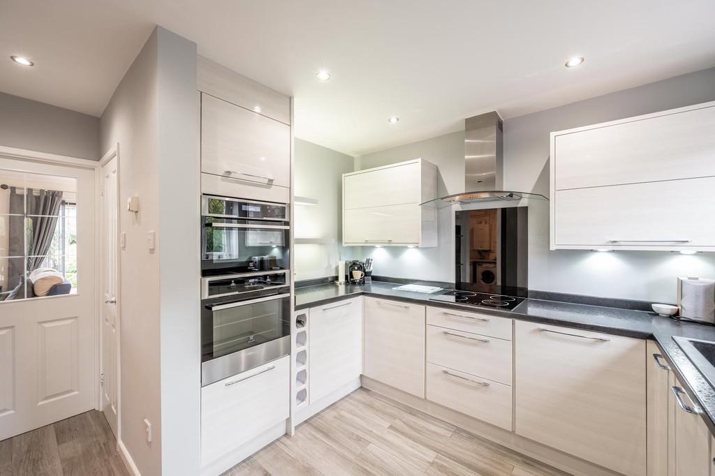 Stacey Grange Gardens, Rubery 3 bed detached house £350,000 Stacey Grange Gardens, Rubery 3 bed detached house £350,000