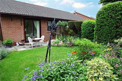 36 Duchess Park Close, Shaw, Oldham, OL2 7YN