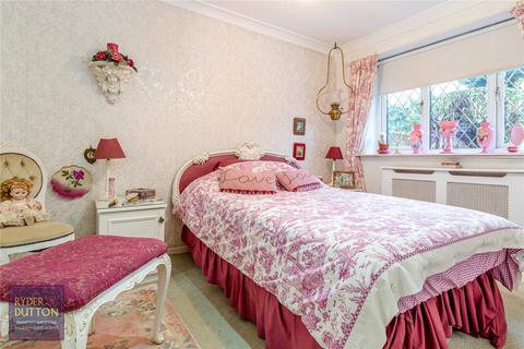36 Duchess Park Close, Shaw, Oldham, OL2 7YN