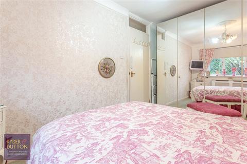 36 Duchess Park Close, Shaw, Oldham, OL2 7YN
