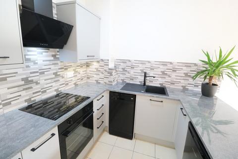 1 bedroom flat to rent, High Street , Colliers Wood, London, SW19