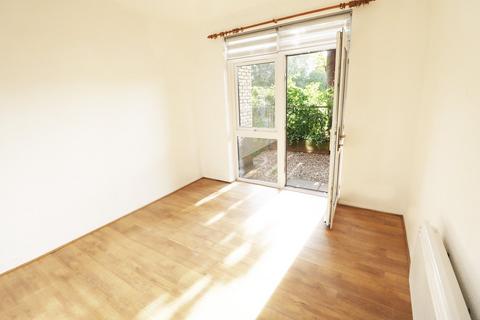 1 bedroom flat to rent, High Street , Colliers Wood, London, SW19