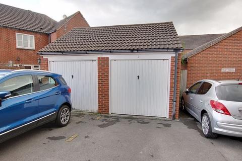 2 bedroom terraced house to rent, Taylors View, Trowbridge