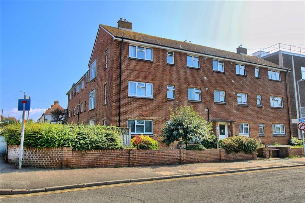 East Street, Seaford, East Sussex 1 bed flat £140,000
