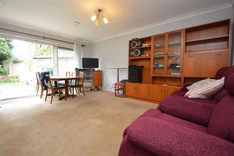 3 bedroom end of terrace house for sale - St. Mary's Approach, London, E12