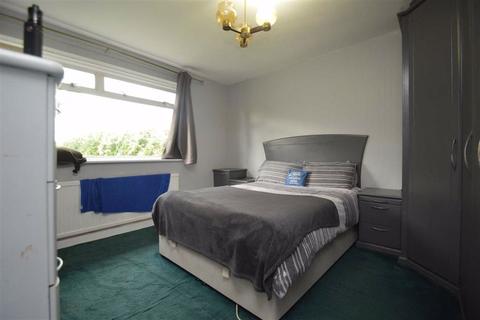3 bedroom end of terrace house for sale - St. Mary's Approach, London, E12