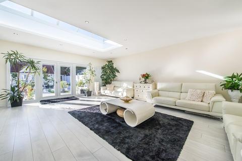 15 Chichester Road, Greenhithe, DA9 9JT