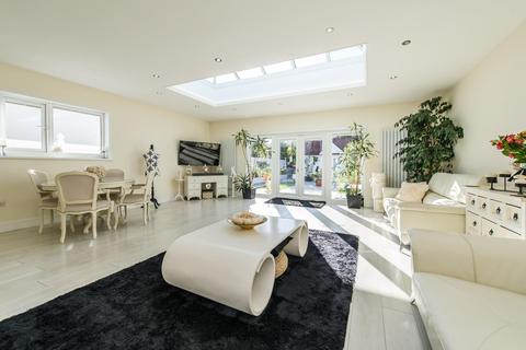 15 Chichester Road, Greenhithe, DA9 9JT