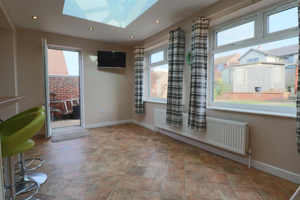 Superb extended kitchen/diner family room
