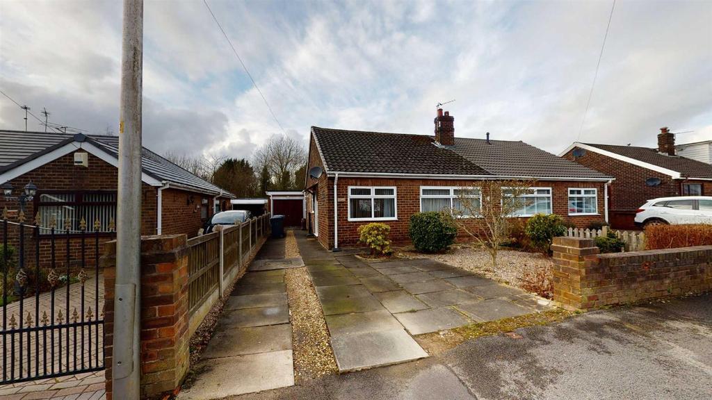 Naylor Farm Avenue, Shevington... 4 bed semidetached bungalow £210,000