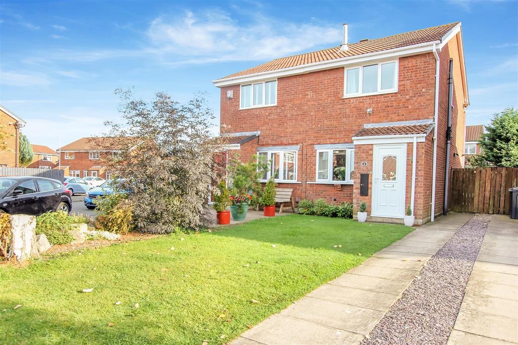 Hendren Close, Darlington 2 bed semidetached house £130,000