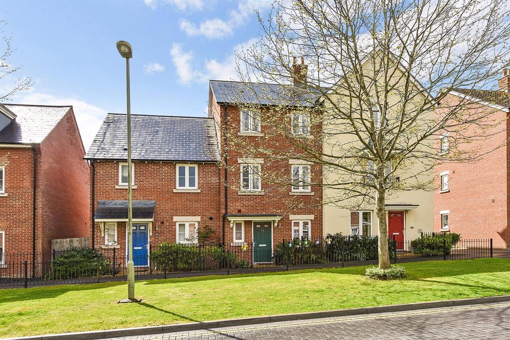 Picket Twenty Way, Andover 3 bed house £315,000