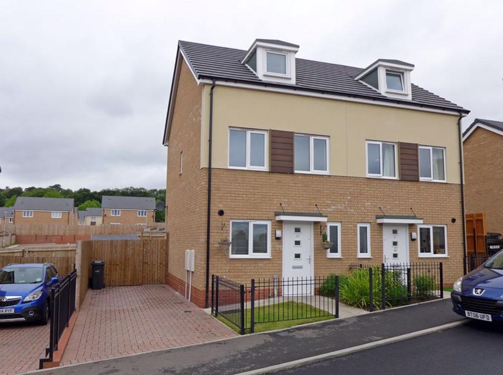 Hackett Drive, Dudley 3 bed semidetached house £875 pcm (£202 pw)