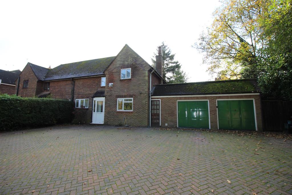 Vicarage Road, Potten End, Berkhamsted 3 bed semidetached house £